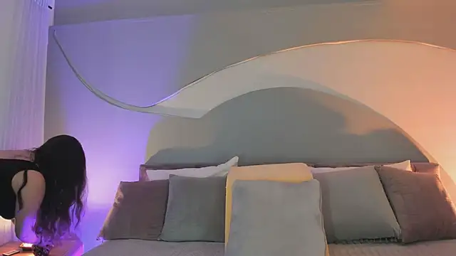 Snapshot of Nicolle_W chatting on November 2025 11:37:01 AM Nicolle W online show from November 2025 11:37:01 AM