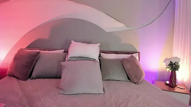 Nicolle W online show from January 2026 11:47:02 AM