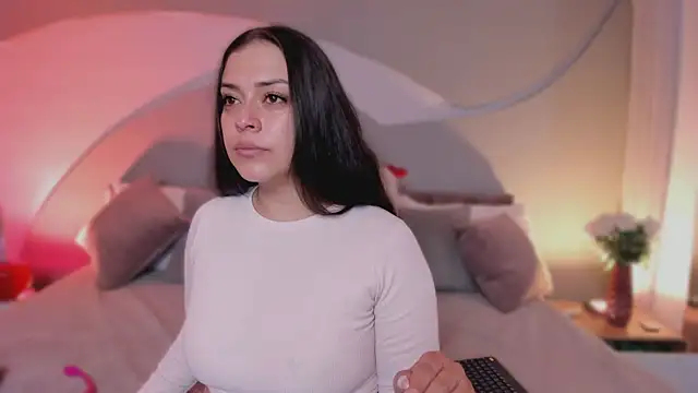 Nicolle W online show from March 2026 11:38:02 AM