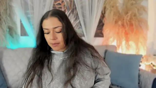 Nicolle W online show from June 2026 11:48:01 AM