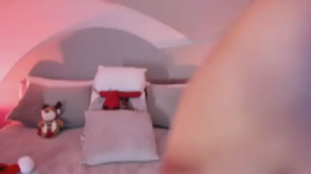 Nicolle W online show from December 2025 11:58:02 AM