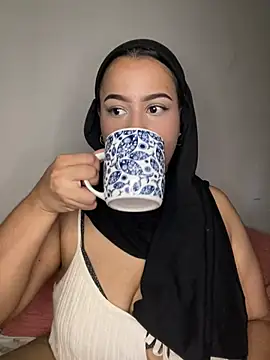 Snapshot of Maryam_yamal chatting on February 2025 03:18:02 PM Maryam yamal online show from February 2025 03:18:02 PM