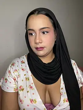 Snapshot of Maryam_yamal chatting on February 2025 09:05:02 PM Maryam yamal online show from February 2025 09:05:02 PM