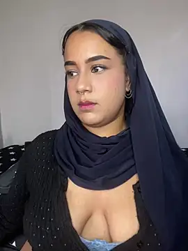 Snapshot of Maryam_yamal chatting on January 2025 08:10:02 PM Maryam yamal online show from January 2025 08:10:02 PM