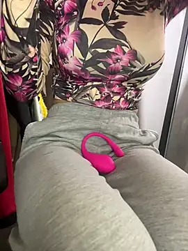 Snapshot of DulceMya6 chatting on January 2025 10:40:02 PM DulceMya6 online show from January 2025 10:40:02 PM