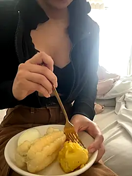 Snapshot of DulceMya6 chatting on November 2025 12:42:02 PM DulceMya6 online show from November 2025 12:42:02 PM