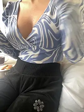 DulceMya6 online show from December 2025 01:23:01 PM