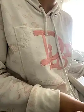 Snapshot of DulceMya6 chatting on October 2025 01:12:02 PM DulceMya6 online show from October 2025 01:12:02 PM