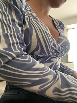 DulceMya6 online show from May 2026 01:42:01 PM