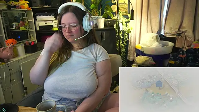 Snapshot of Geeky_Kitten chatting on October 2025 02:40:02 PM Geeky Kitten online show from October 2025 02:40:02 PM