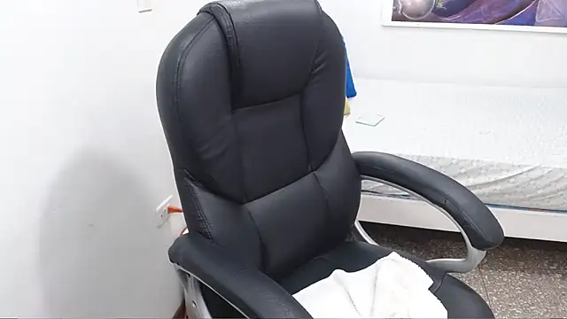 emiliaa hot online show from December 2025 09:43:01 PM