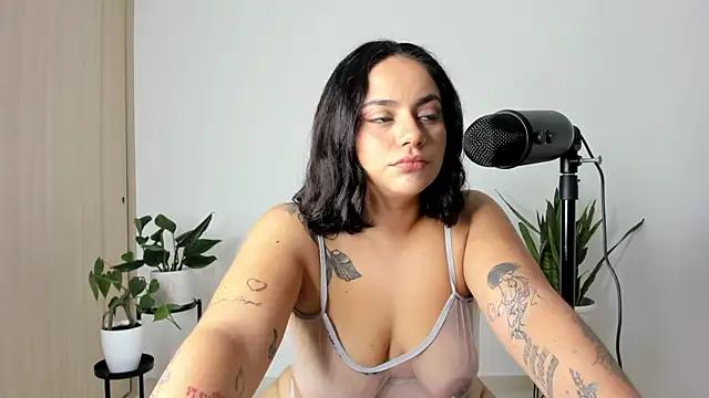 susy angel online show from November 2025 01:17:01 AM