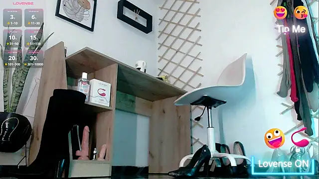 myla sarah online show from November 2025 09:30:02 PM