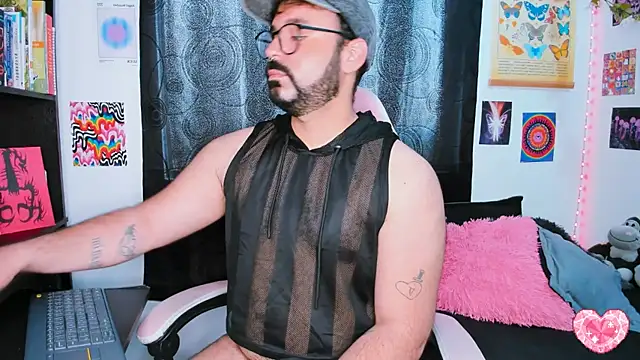 Snapshot of johnnyalx chatting on March 2025 03:17:02 PM johnnyalx online show from March 2025 03:17:02 PM