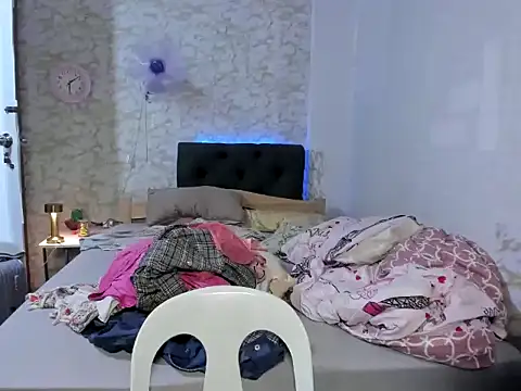 Snapshot of Hebefemme chatting on November 2025 09:58:02 AM Hebefemme online show from November 2025 09:58:02 AM