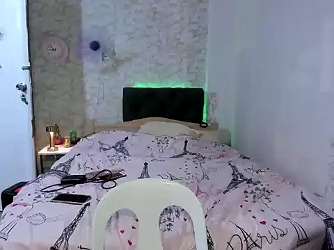 Hebefemme online show from December 2025 12:42:02 PM