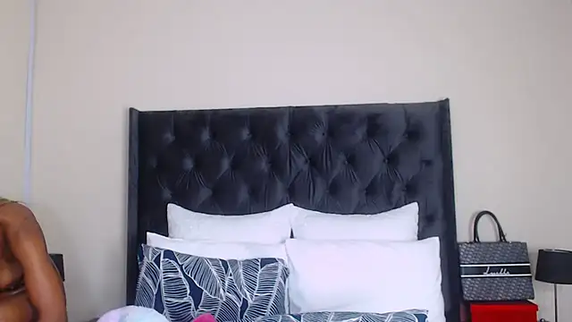 Snapshot of Sexynaughty_Gal chatting on February 2025 11:32:01 PM Sexynaughty Gal online show from February 2025 11:32:01 PM