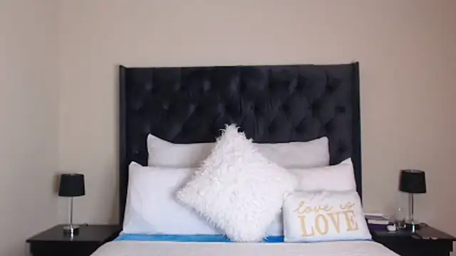 Snapshot of Sexynaughty_Gal chatting on November 2025 09:51:02 PM Sexynaughty Gal online show from November 2025 09:51:02 PM