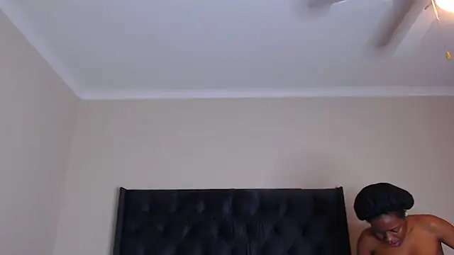 Snapshot of Sexynaughty_Gal chatting on November 2025 09:07:01 PM Sexynaughty Gal online show from November 2025 09:07:01 PM