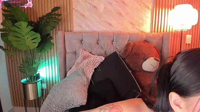 Snapshot of karol_green_ chatting on April 2026 05:10:01 AM karol green online show from April 2026 05:10:01 AM
