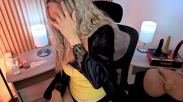 MarianL0ve online show from April 2026 09:33:01 AM