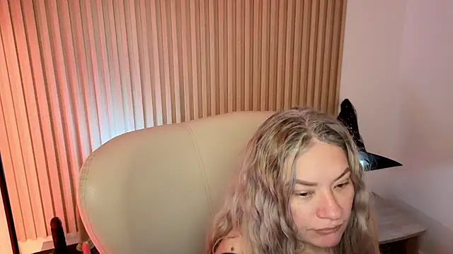 MarianL0ve online show from October 2025 11:01:02 AM