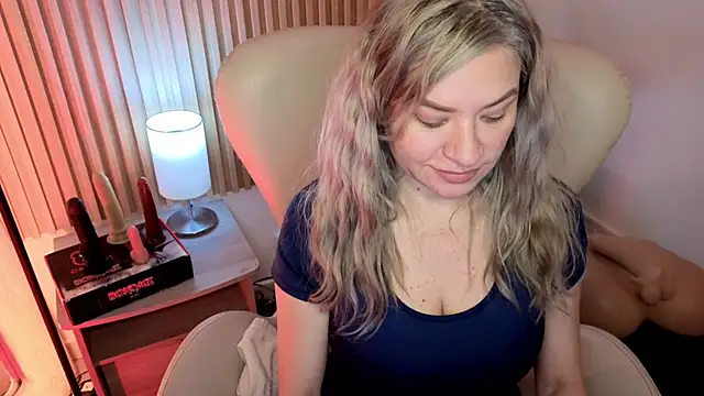 MarianL0ve online show from October 2025 12:41:01 PM