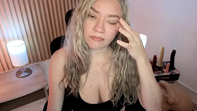 MarianL0ve online show from February 2026 10:36:01 AM