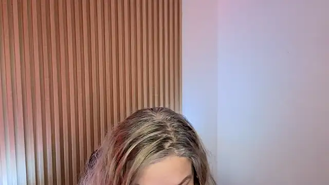 MarianL0ve online show from November 2025 10:38:02 AM