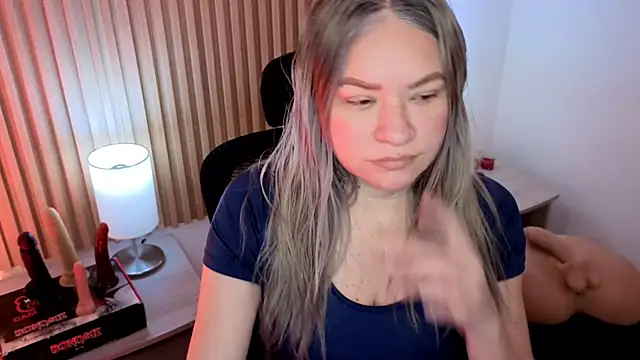 MarianL0ve online show from November 2025 10:41:02 AM