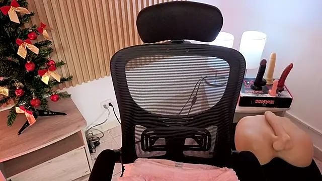 MarianL0ve online show from December 2025 08:04:02 PM