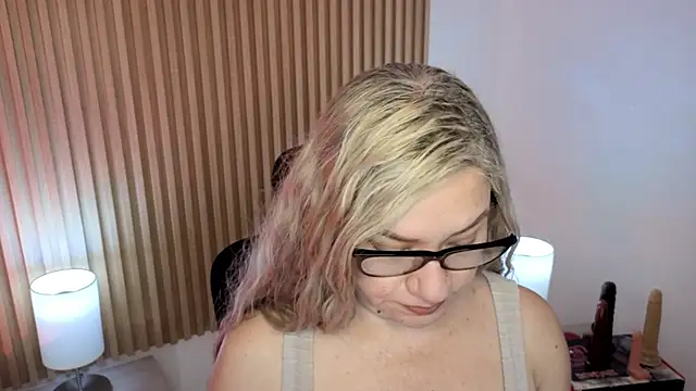 MarianL0ve online show from February 2026 10:56:01 AM