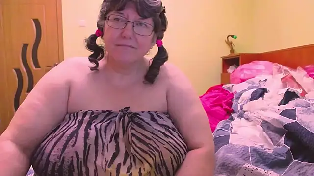 HugeTits online show from December 2025 01:44:01 AM