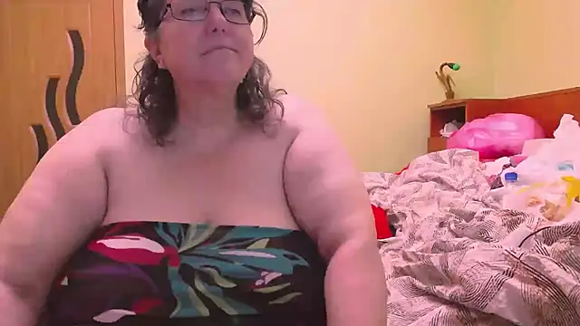 HugeTits online show from November 2025 02:01:01 AM