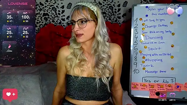 Snapshot of KittyMia chatting on February 2025 08:10:01 PM KittyMia online show from February 2025 08:10:01 PM