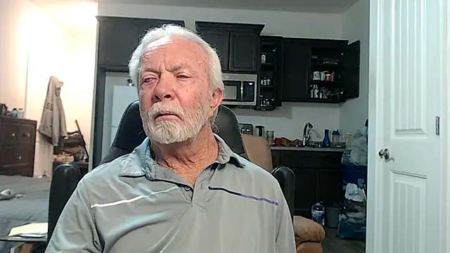 Snapshot of rockpoint69 chatting on October 2025 08:33:01 AM rockpoint69 online show from October 2025 08:33:01 AM