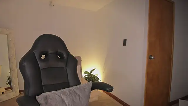 Ally Snow online show from November 2025 10:54:01 AM