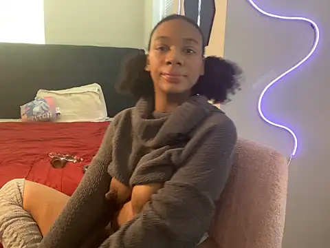 EatSweetMolly online show from March 2025 12:47:01 PM