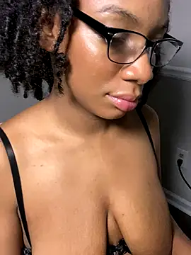 EatSweetMolly online show from September 2025 04:30:01 AM