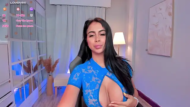Snapshot of LeahJones_ chatting on October 2025 06:14:01 AM LeahJones  online show from October 2025 06:14:01 AM