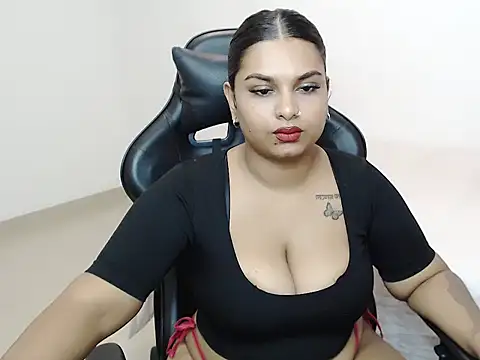 Snapshot of layla_amin chatting on February 2025 04:00:02 PM layla amin online show from February 2025 04:00:02 PM