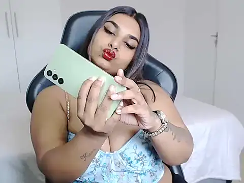 Snapshot of layla_amin chatting on December 2024 12:11:01 PM layla amin online show from December 2024 12:11:01 PM