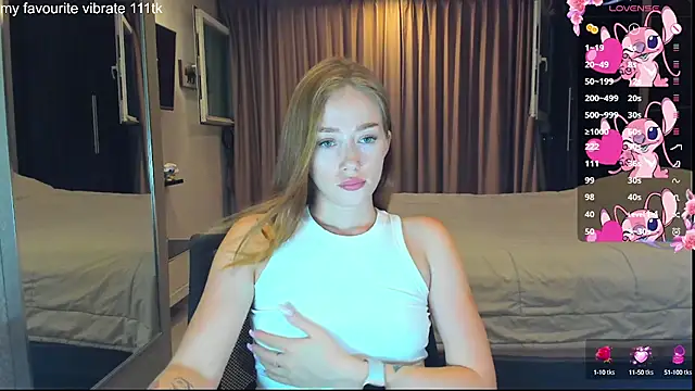 Hot Mia  online show from September 2025 11:49:01 AM