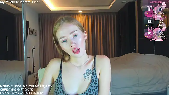 Hot Mia  online show from January 2026 07:03:01 AM