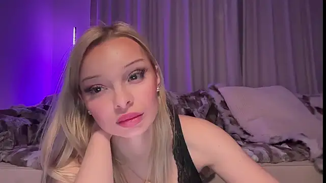 HannaXLove online show from December 2025 05:01:01 PM