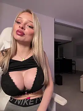 HannaXLove online show from December 2025 04:35:02 PM