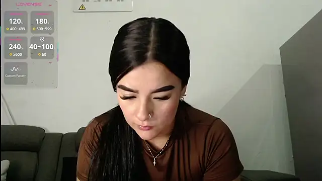 Snapshot of _dinna chatting on November 2025 12:00:01 AM dinna online show from November 2025 12:00:01 AM