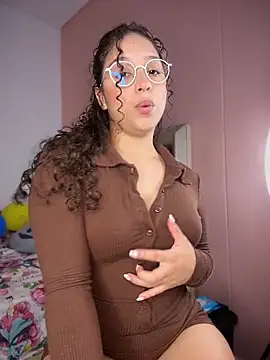Snapshot of Shara_dreams chatting on June 2026 12:49:02 AM Shara dreams online show from June 2026 12:49:02 AM