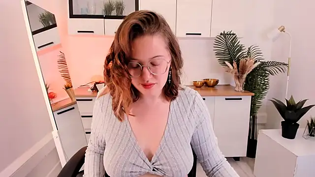 Charmy Gracy online show from February 2026 10:49:01 AM