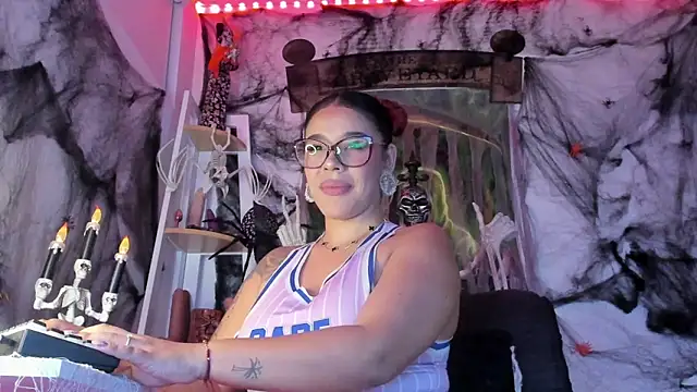 andrea lopezz  online show from October 2025 11:17:02 PM